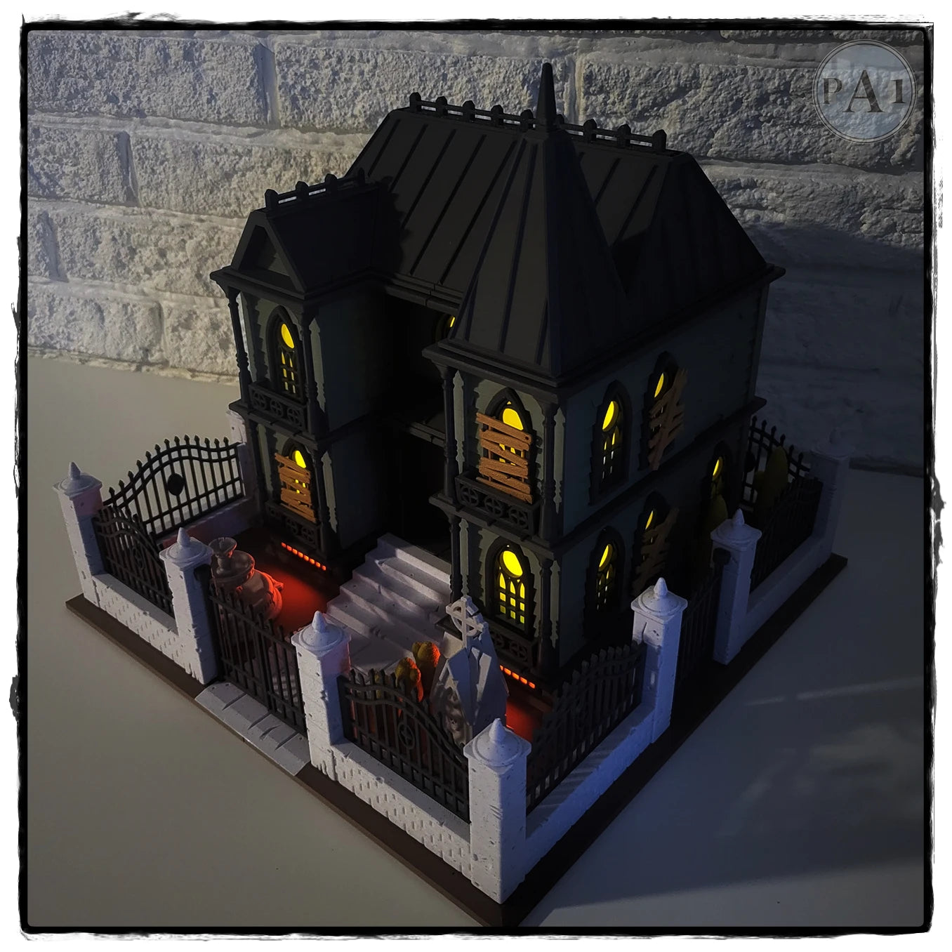 Halloween Diorama – The Abandoned House