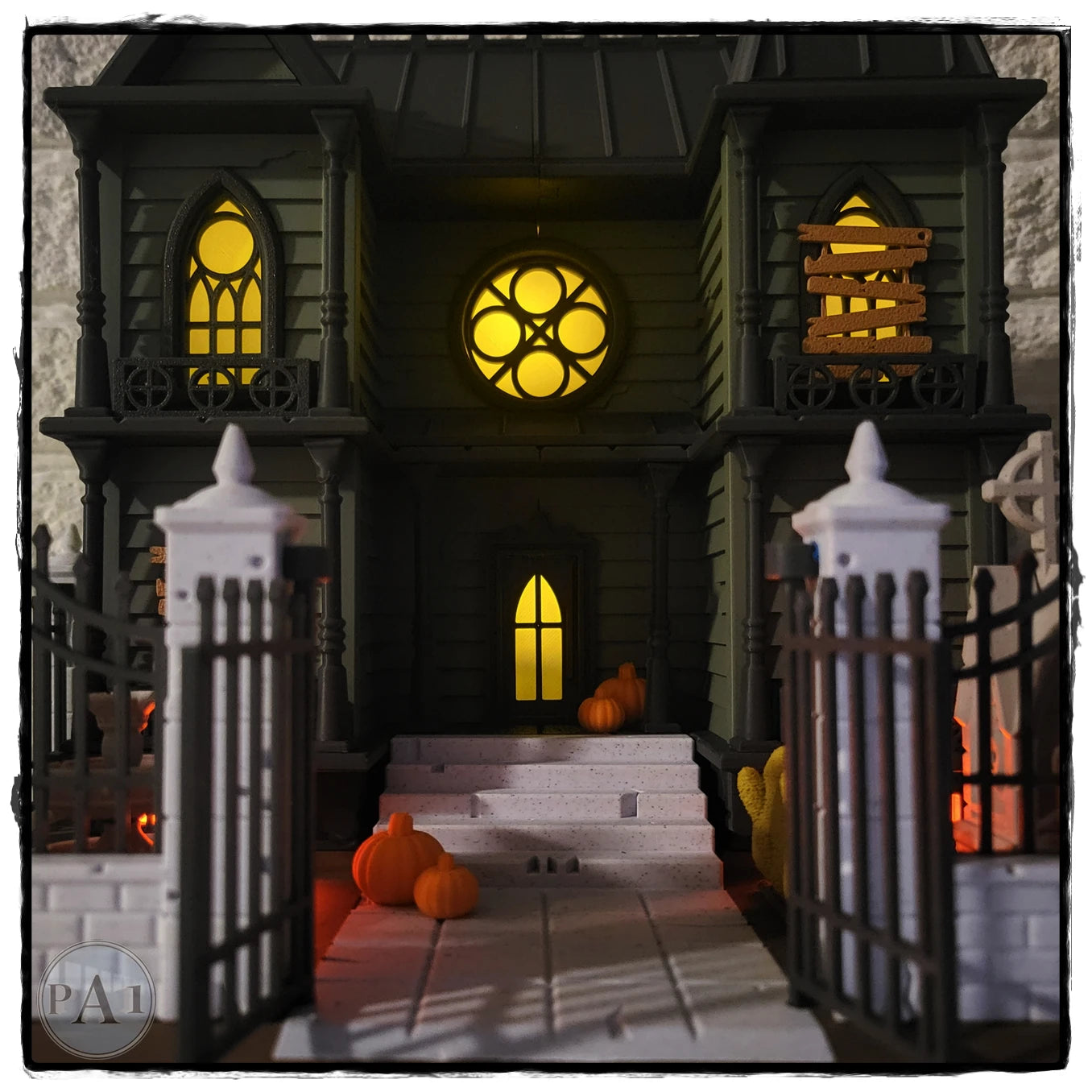Halloween Diorama – The Abandoned House