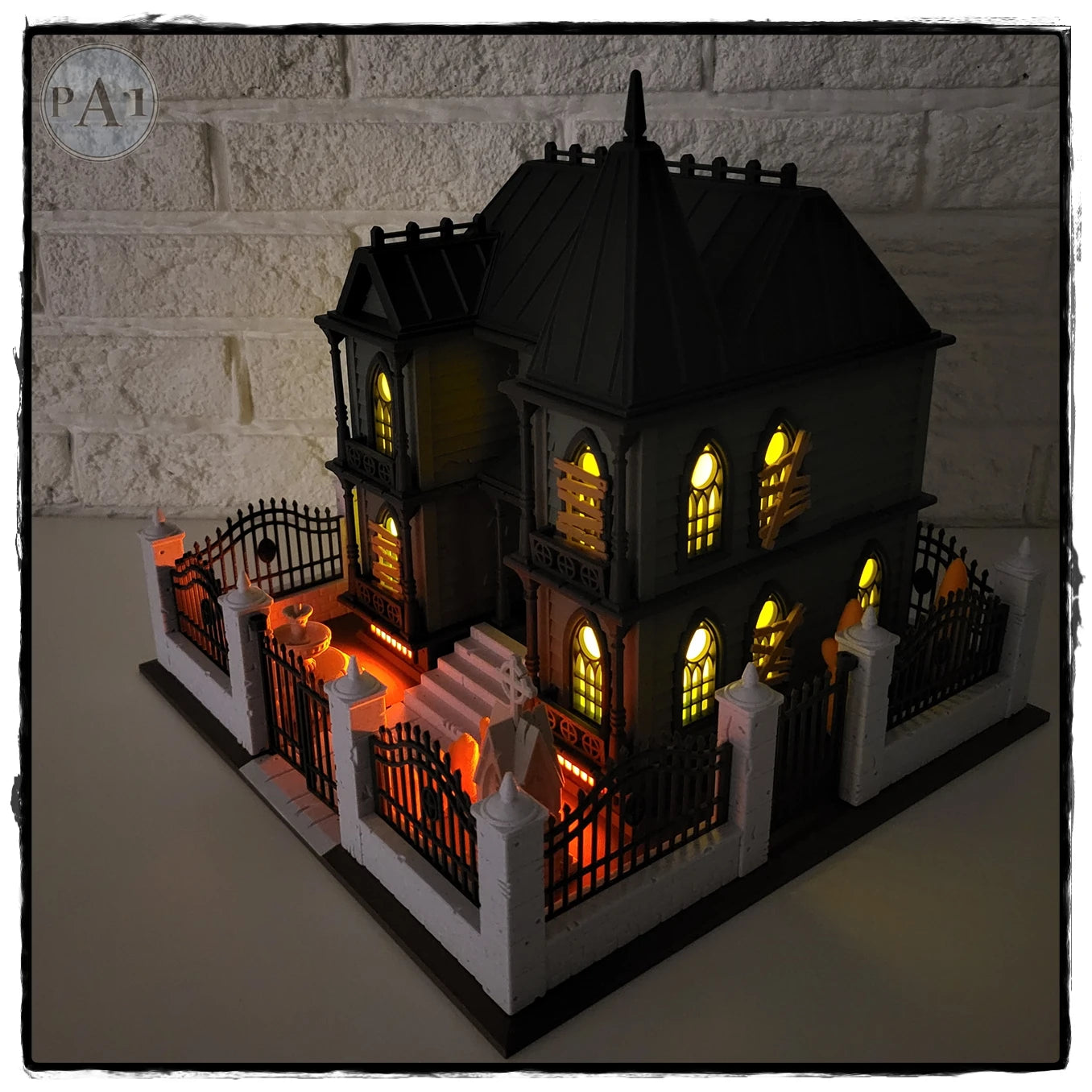 Halloween Diorama – The Abandoned House