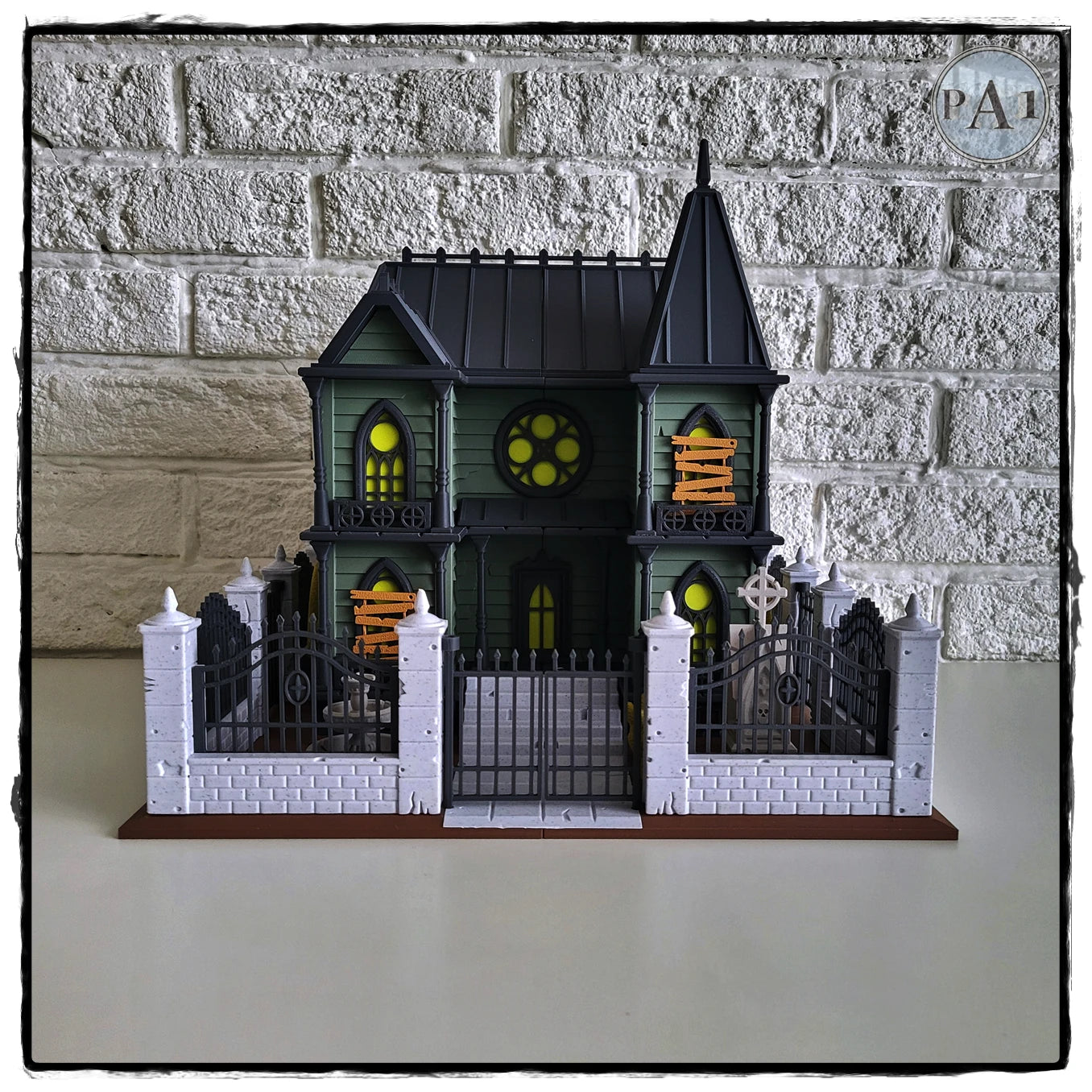 Halloween Diorama – The Abandoned House