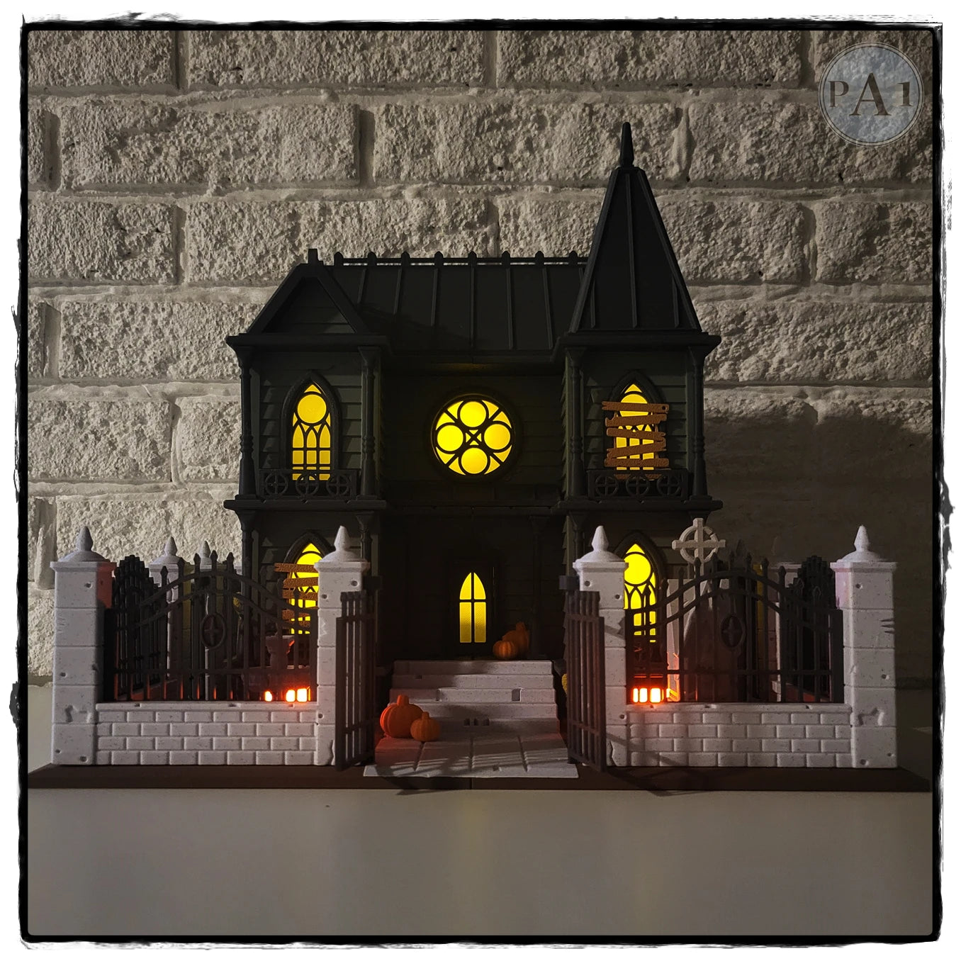 Halloween Diorama – The Abandoned House
