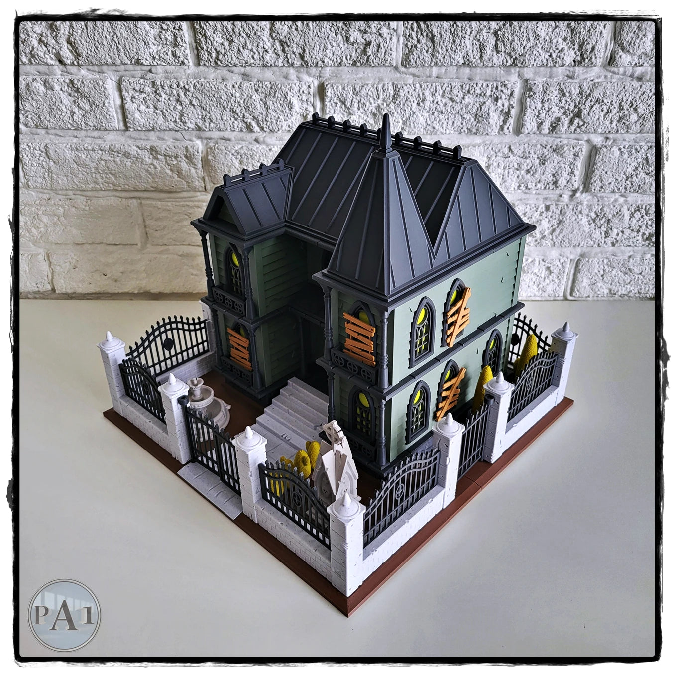 Halloween Diorama – The Abandoned House