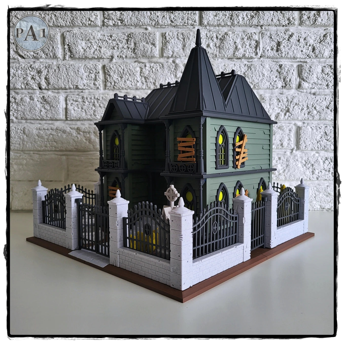 Halloween Diorama – The Abandoned House