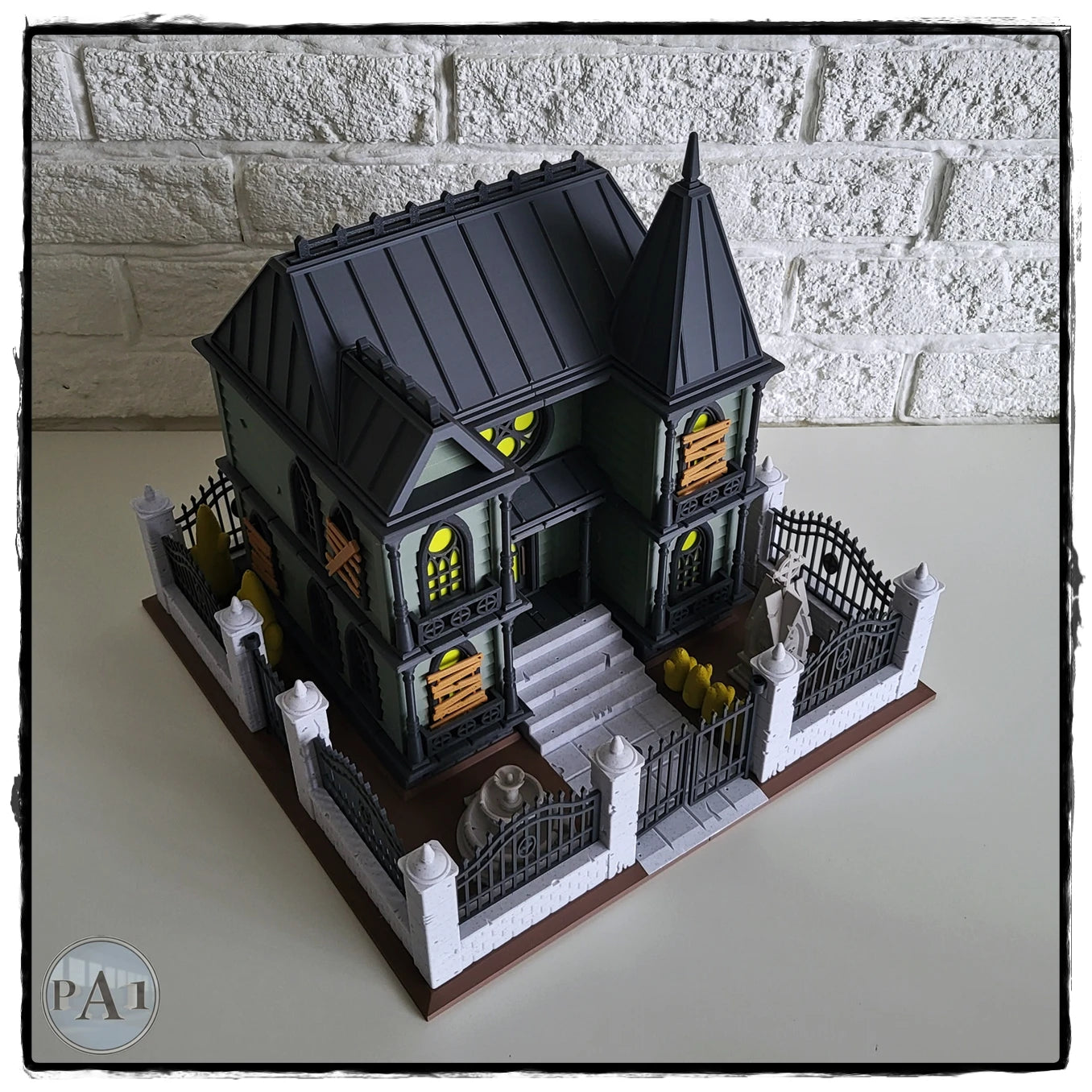Halloween Diorama – The Abandoned House