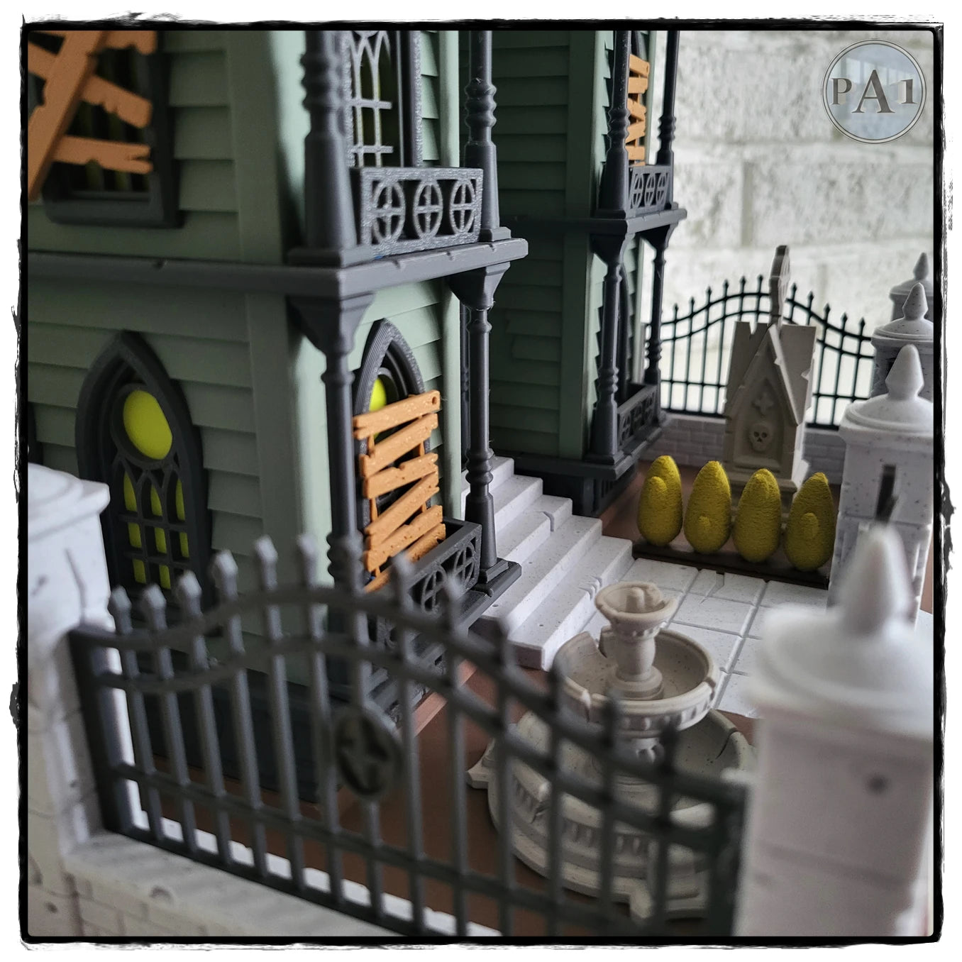 Halloween Diorama – The Abandoned House