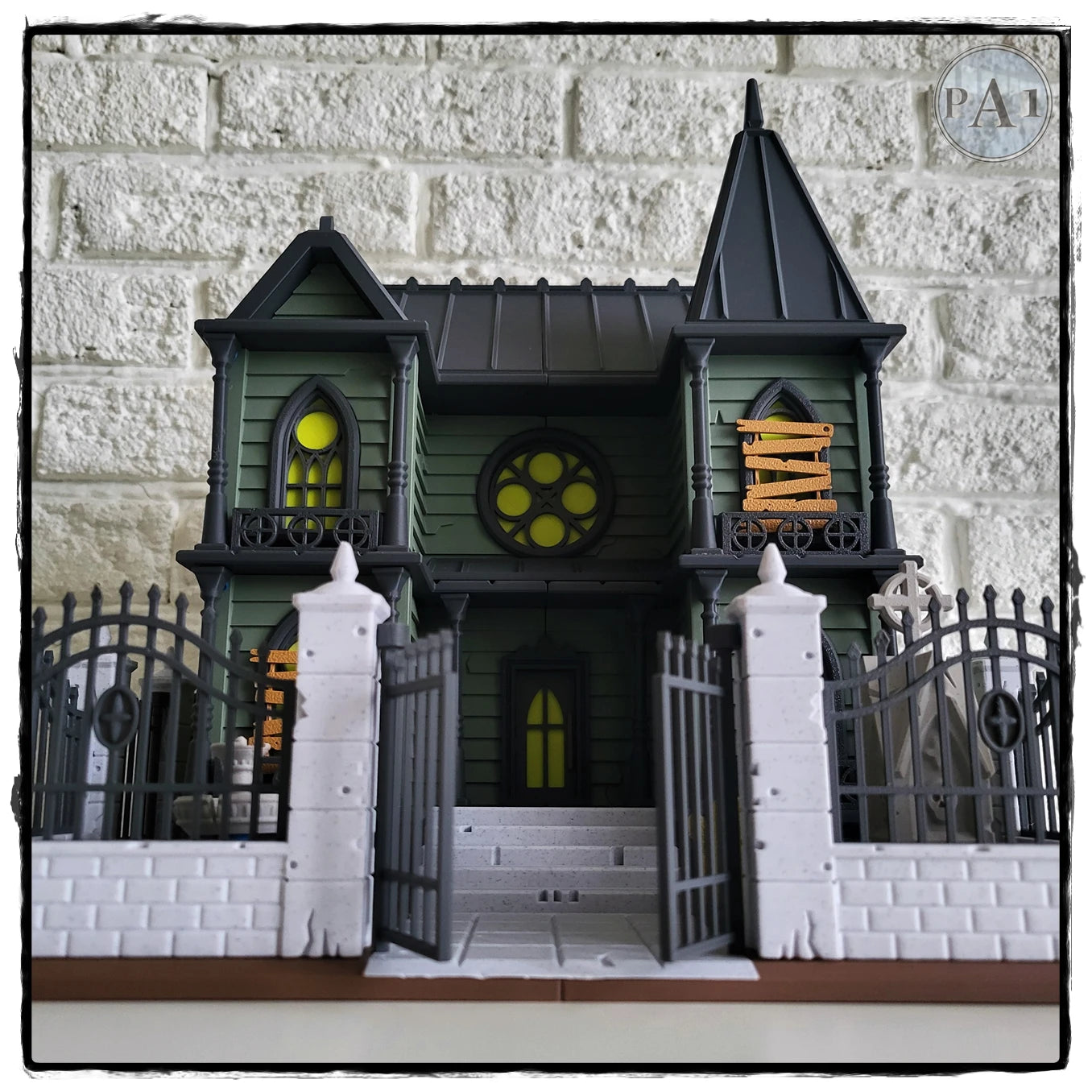 Halloween Diorama – The Abandoned House