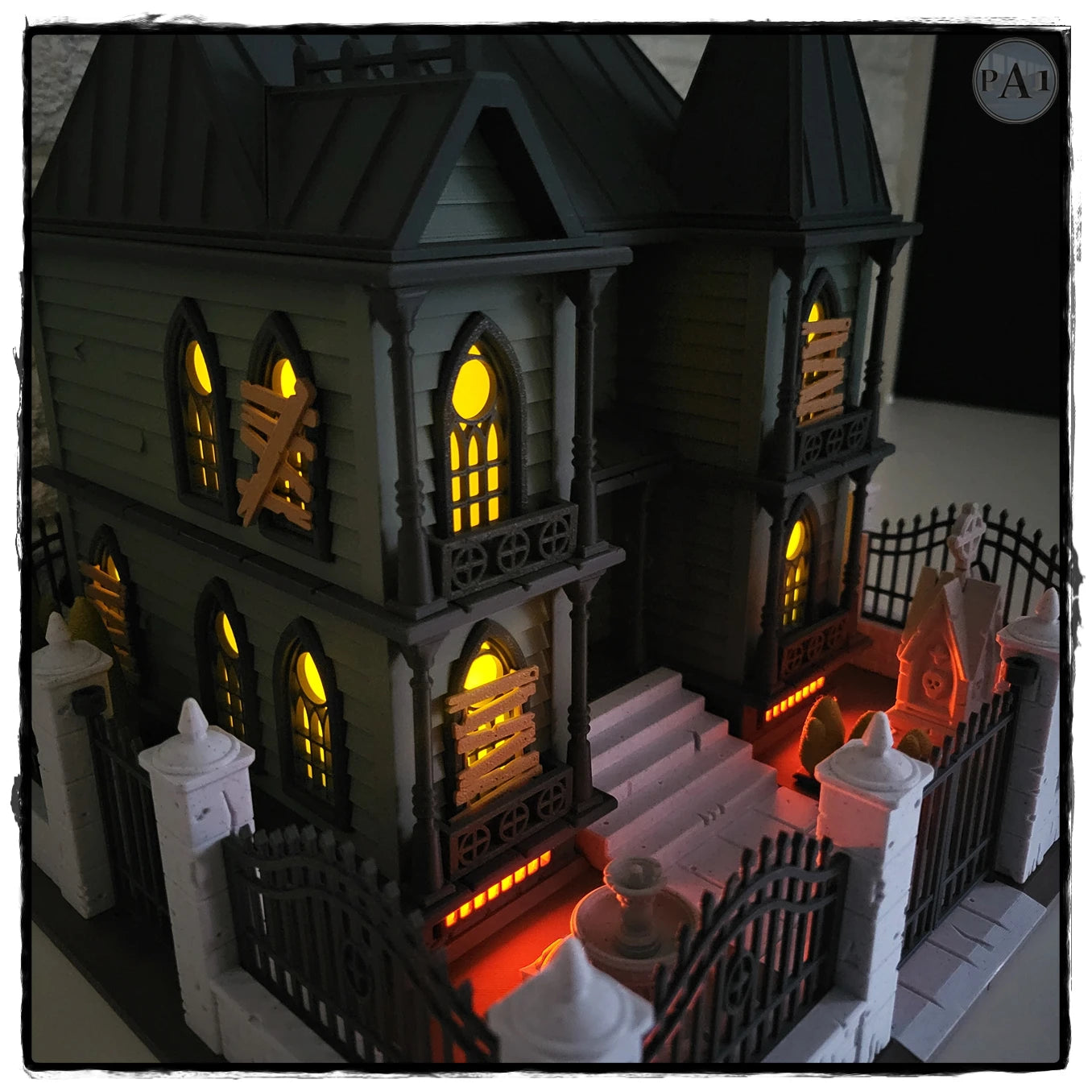 Halloween Diorama – The Abandoned House
