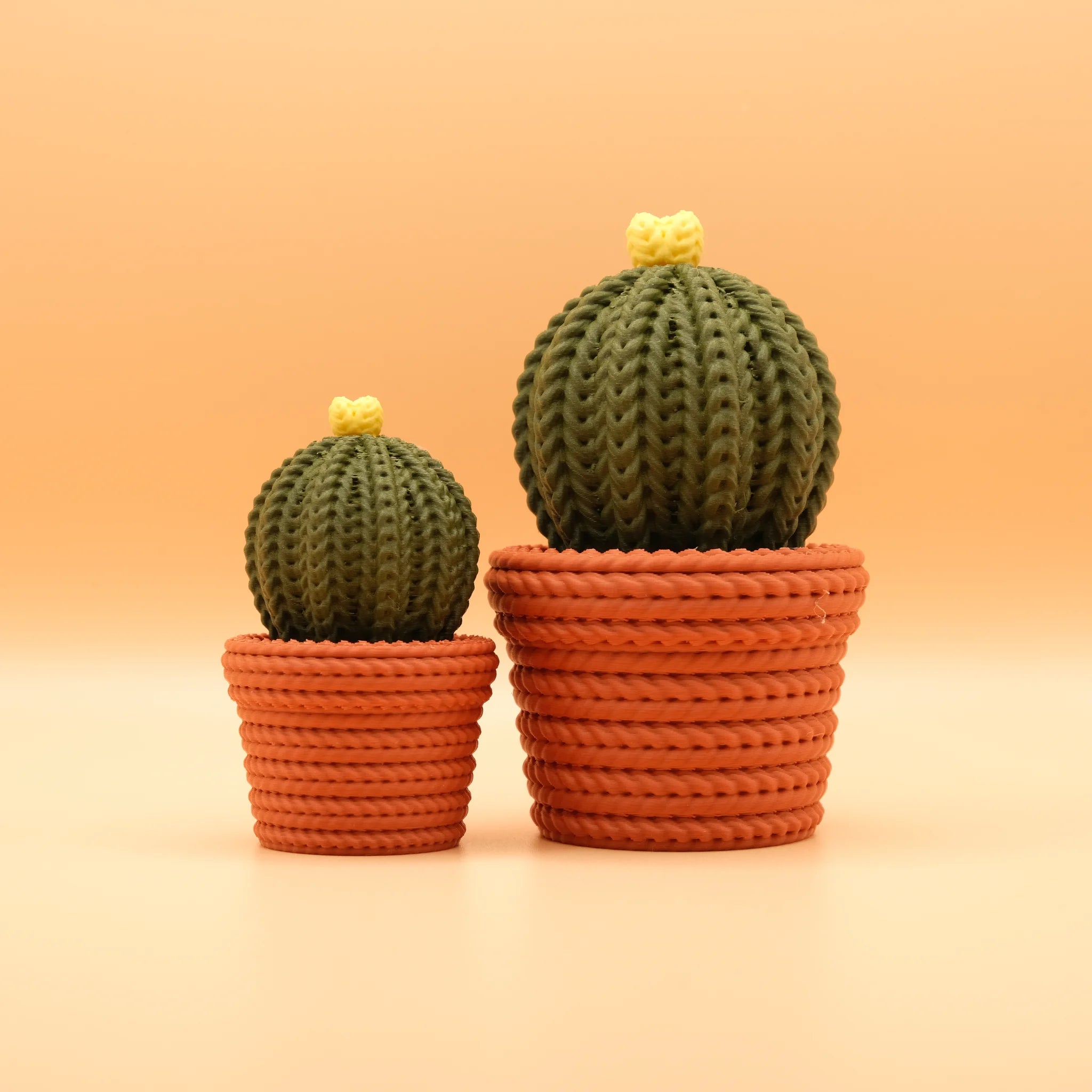 Gehaakte bolcactus met bloemetje