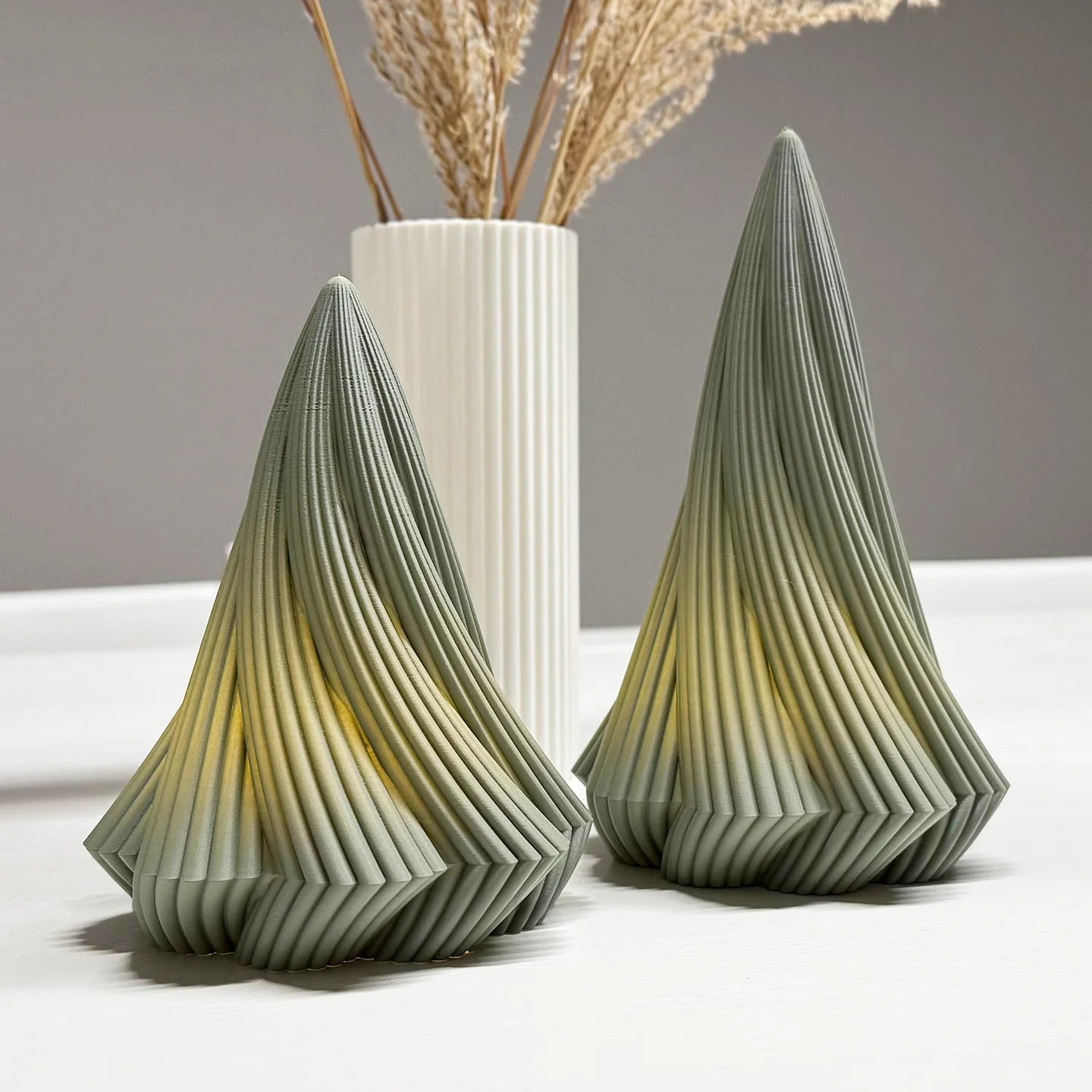 Moderne gedraaide kerstboom
