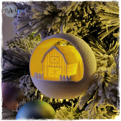 Schattige schuur kerstbal