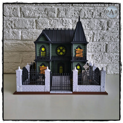 Halloween Diorama – The Abandoned House