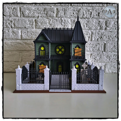 Halloween Diorama – The Abandoned House