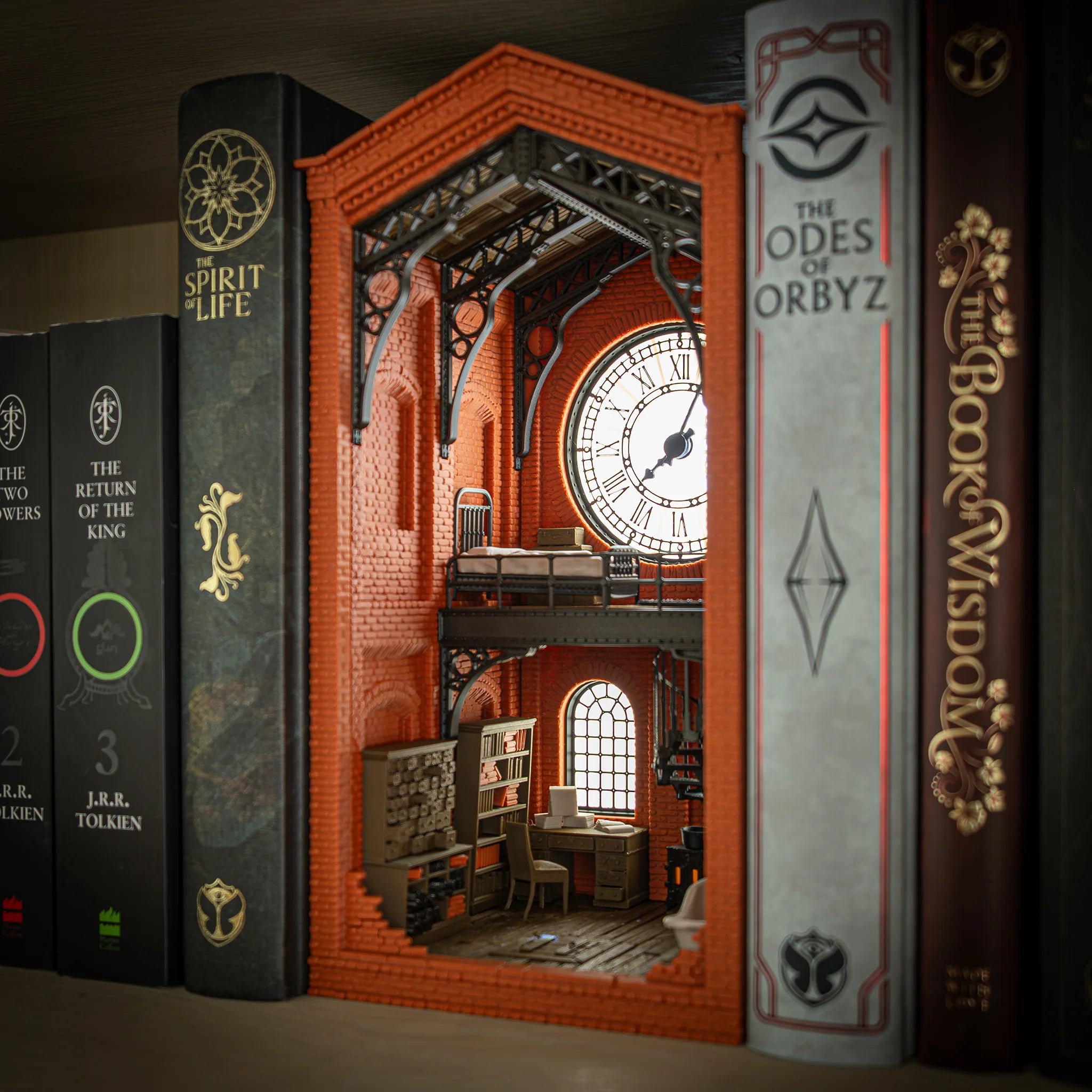 Victoriaanse klokkentoren book nook